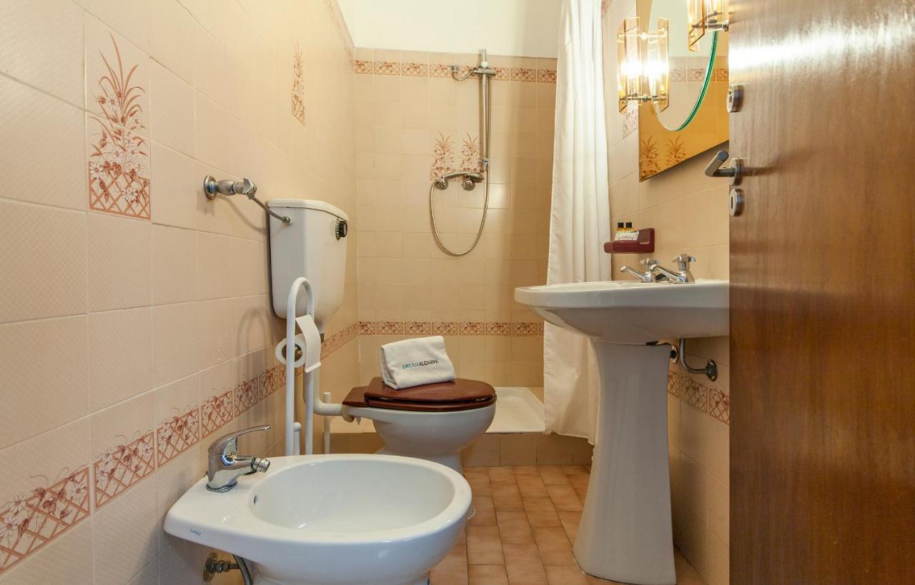 O - Sao Goncalo Central Guesthouse Lagos Eksteriør billede